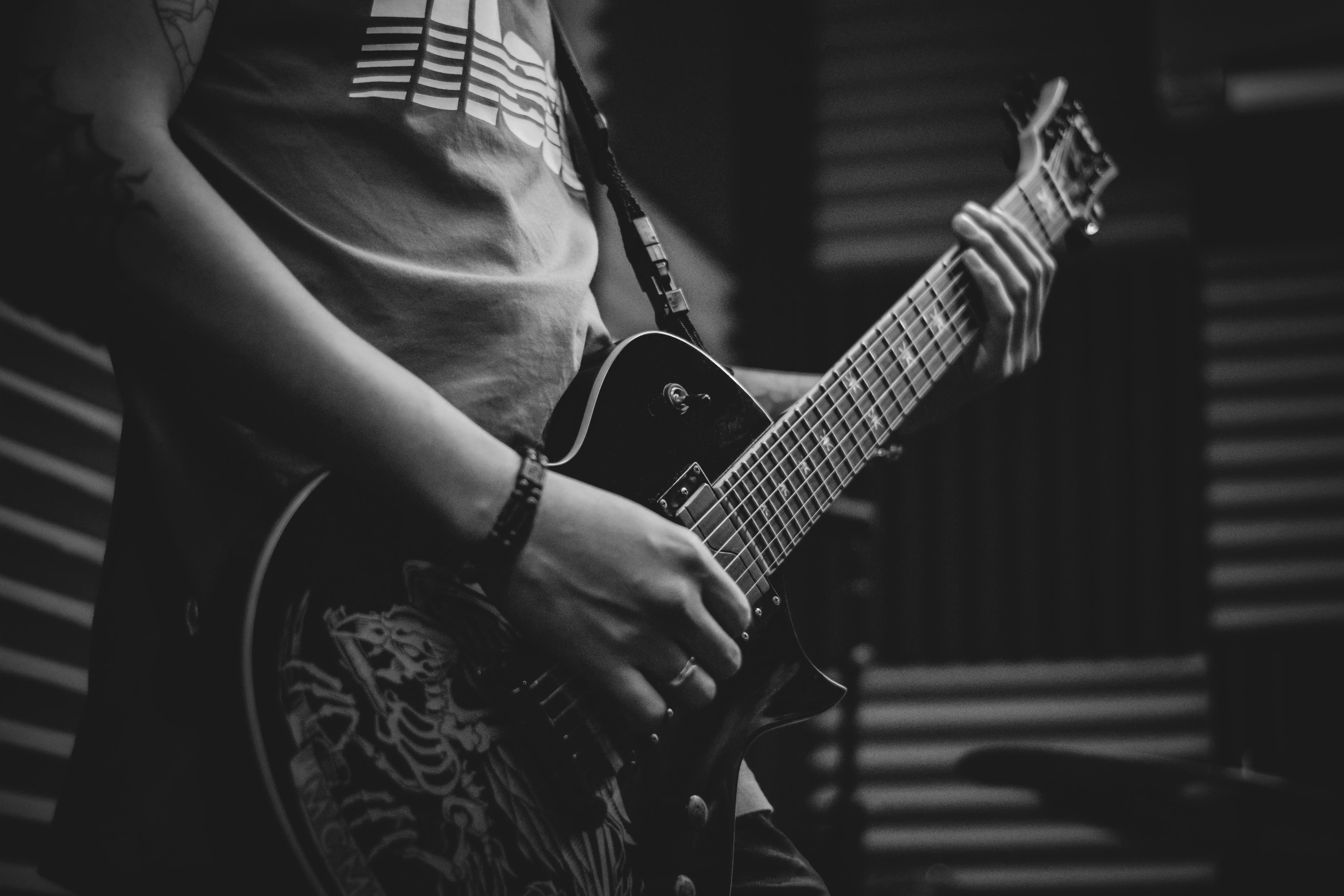 Mengenal Skala Mayor dan Minor di Gitar: Fondasi Utama untuk Menguasai Musik