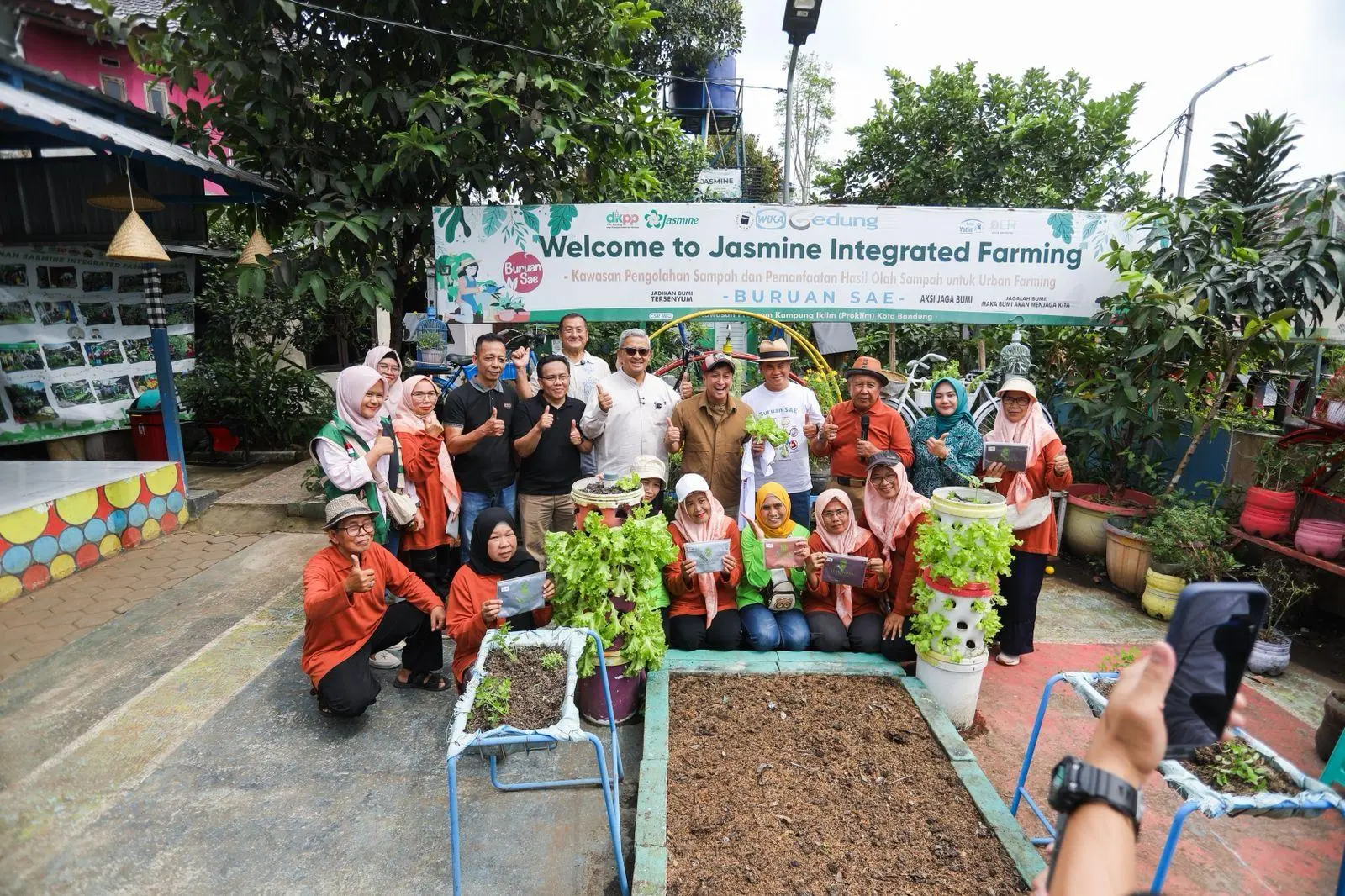 Gandeng Irfan Hakim, Wali Kota Bandung Tinjau Inovasi Sampah 'Rujit Jadi Duit' di Antapani