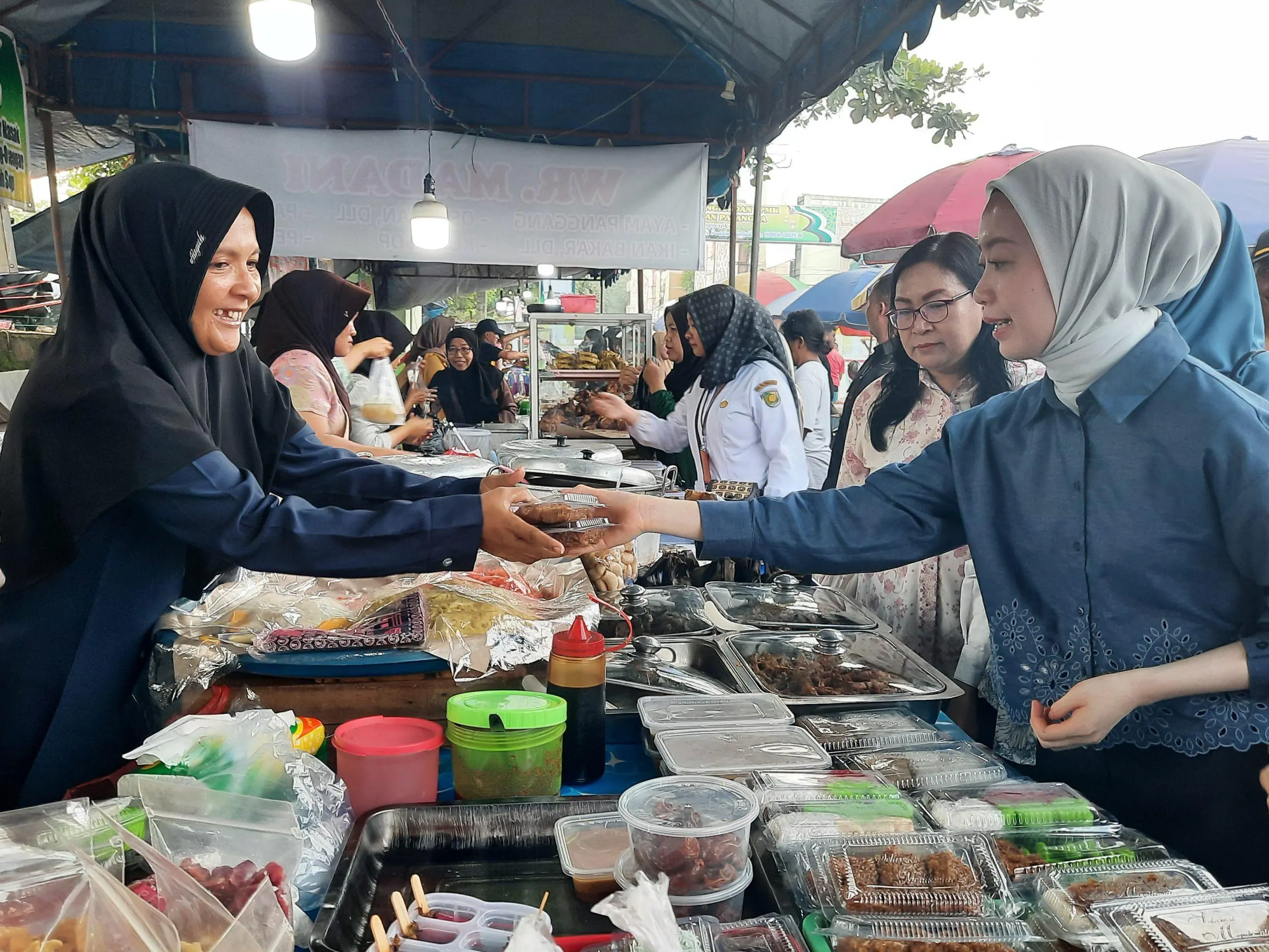 Cuma Bawa 20 Ribu? Ini Rekomendasi Tempat Berburu Takjil Murah Meriah di Bandung