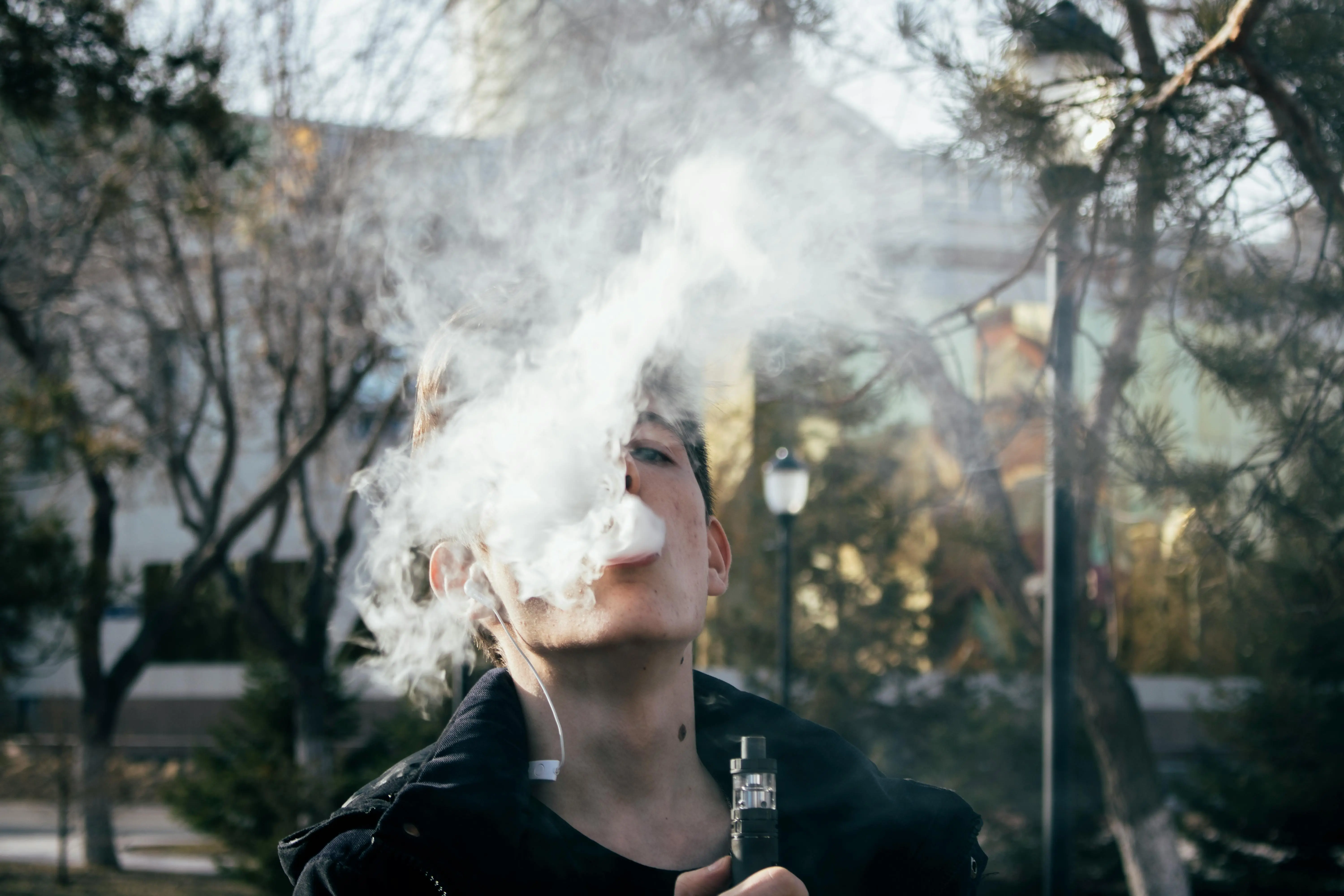 Vaping dan Kesehatan Mental Remaja: Mengungkap Hubungan Antara E-Rokok, Depresi, dan Kecemasan