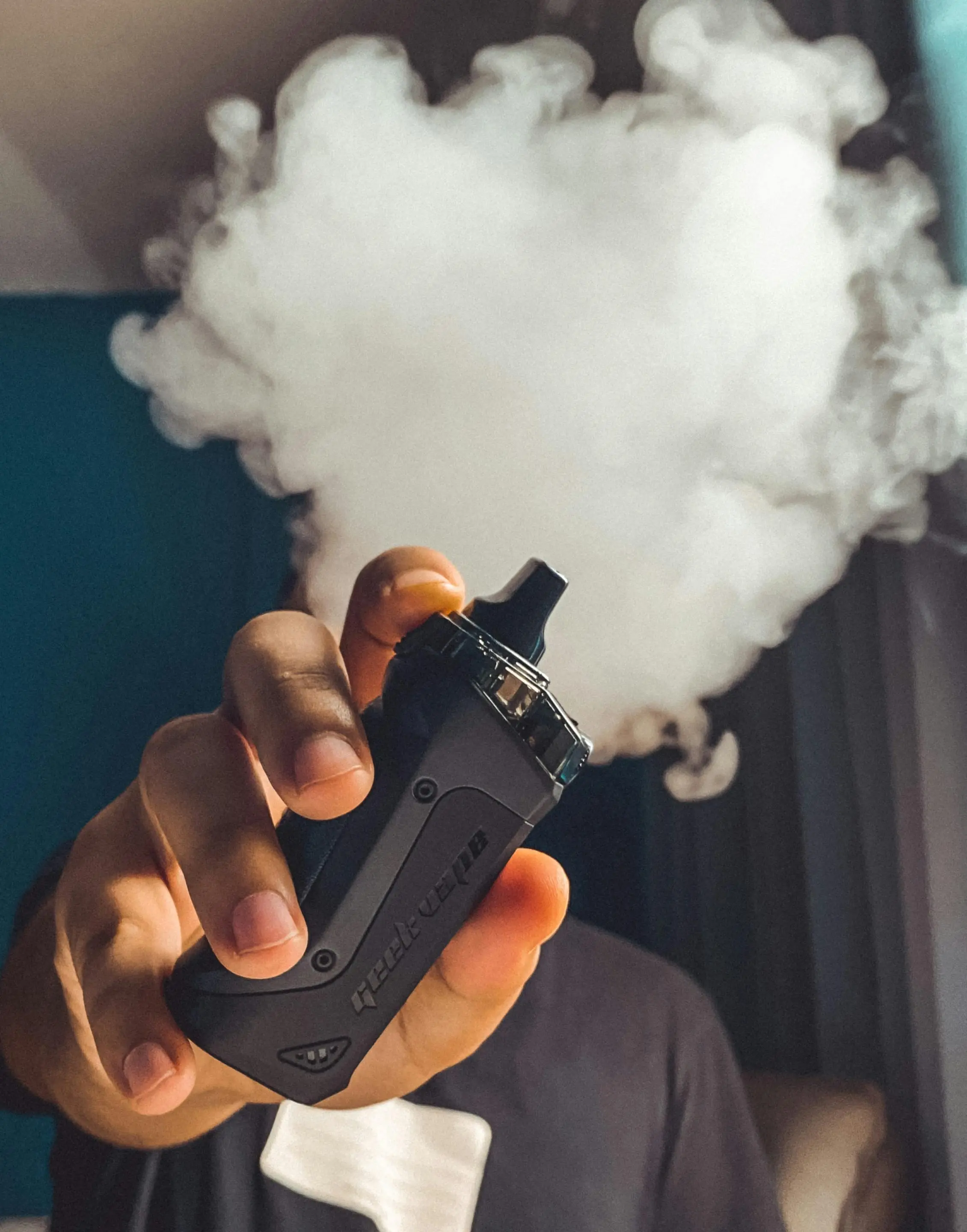 Dampak Penggunaan Vape Terhadap Kesehatan Mental: Menilik Sisi Lain Tren Rokok Elektrik