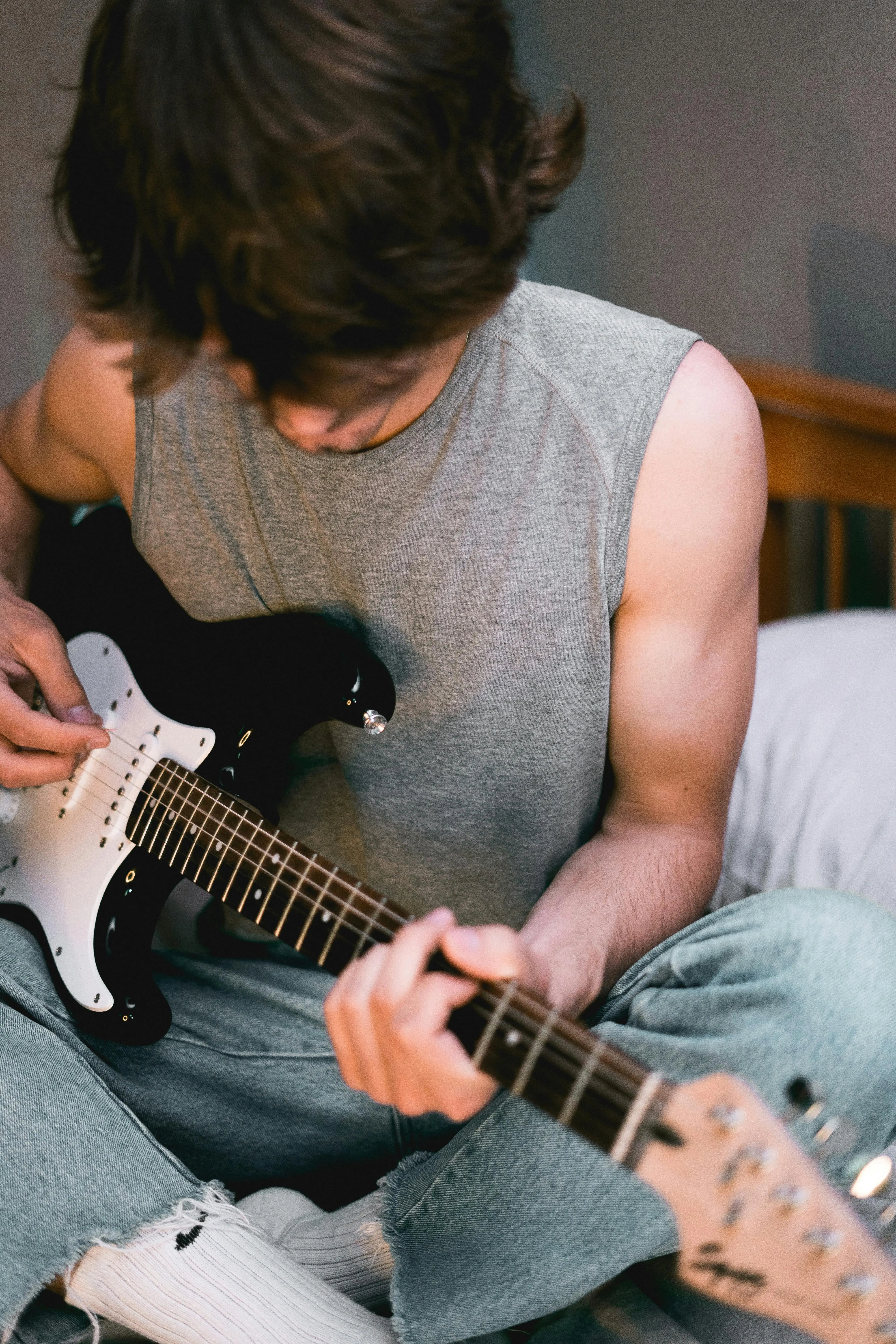 Latihan Gitar Harian agar Cepat Mahir: Membangun Disiplin di Atas Senar
