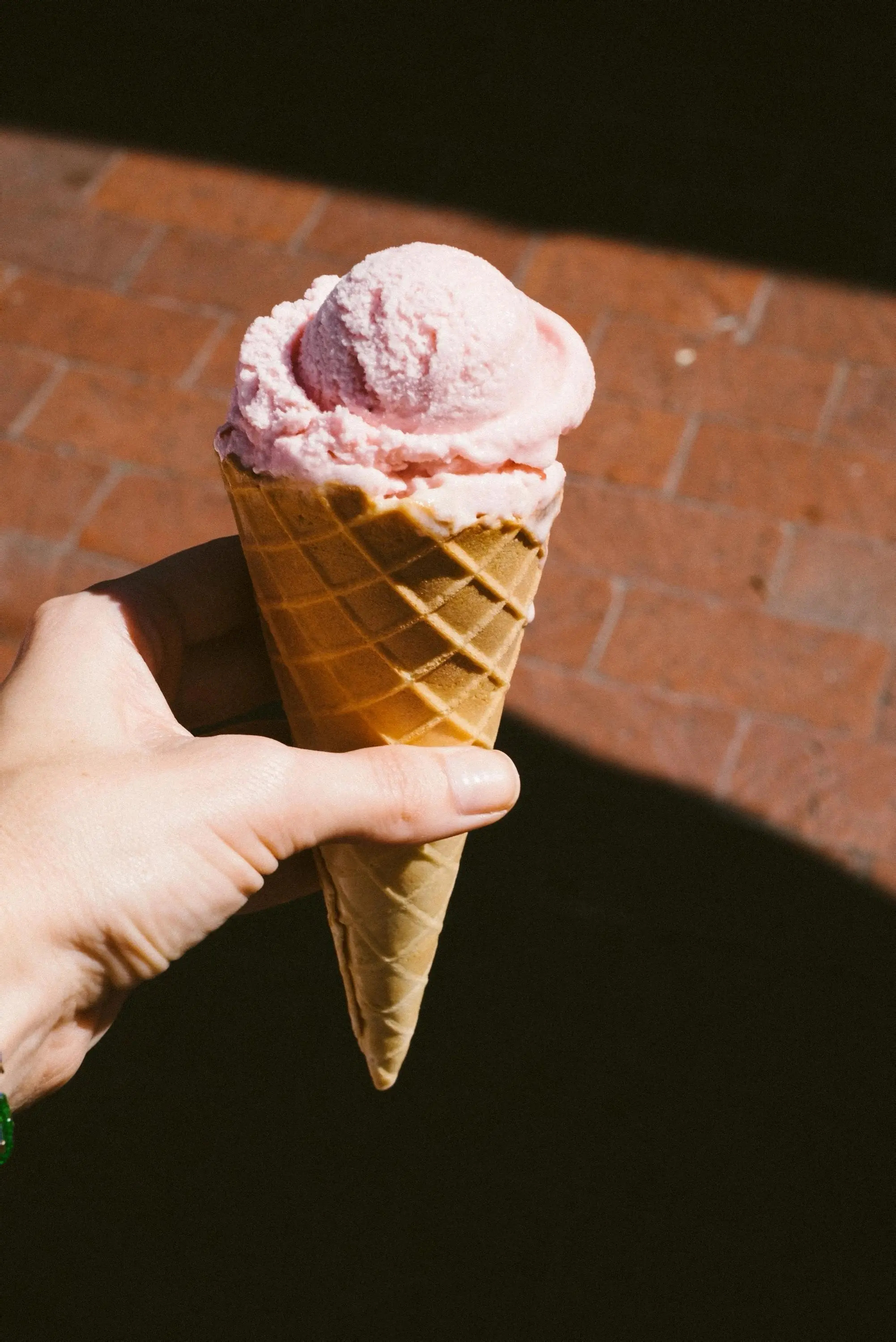 Seni di Balik Dessert Beku: Mengungkap Perbedaan Proses Pembuatan Gelato dan Es Krim