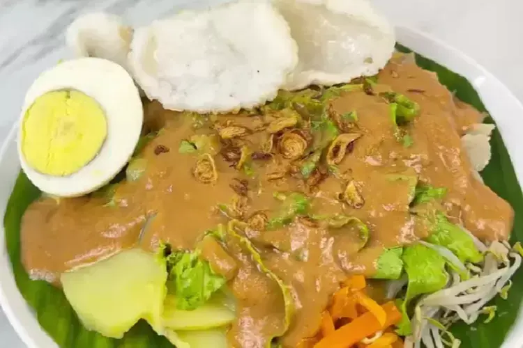 Resep Gado-Gado Siram Praktis: Rahasia Saus Kacang yang Halus dan Creamy