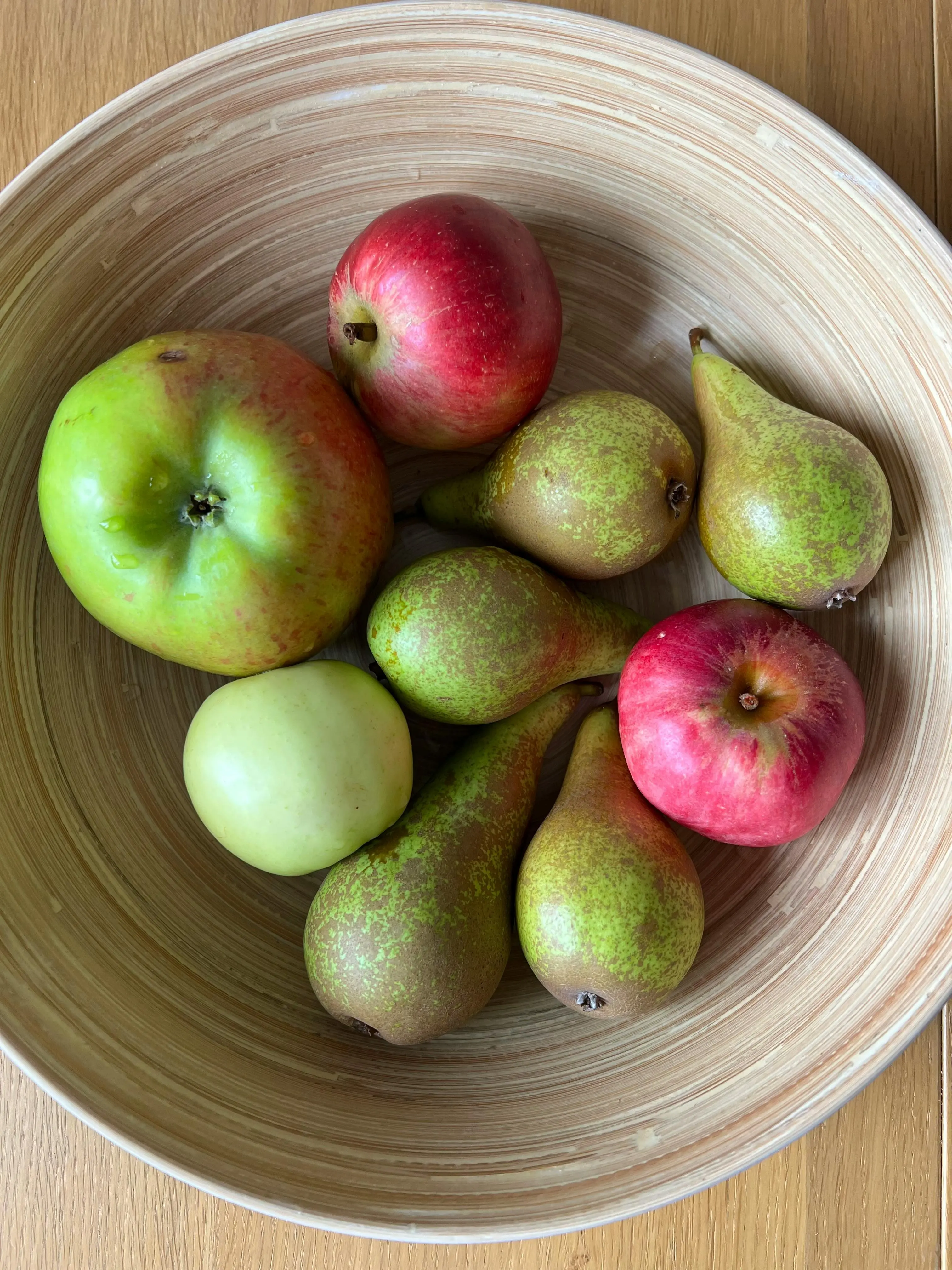 Sama-Sama Sehat, Ini Perbedaan Kandungan Nutrisi Buah Pir dan Apel Menurut Ahli