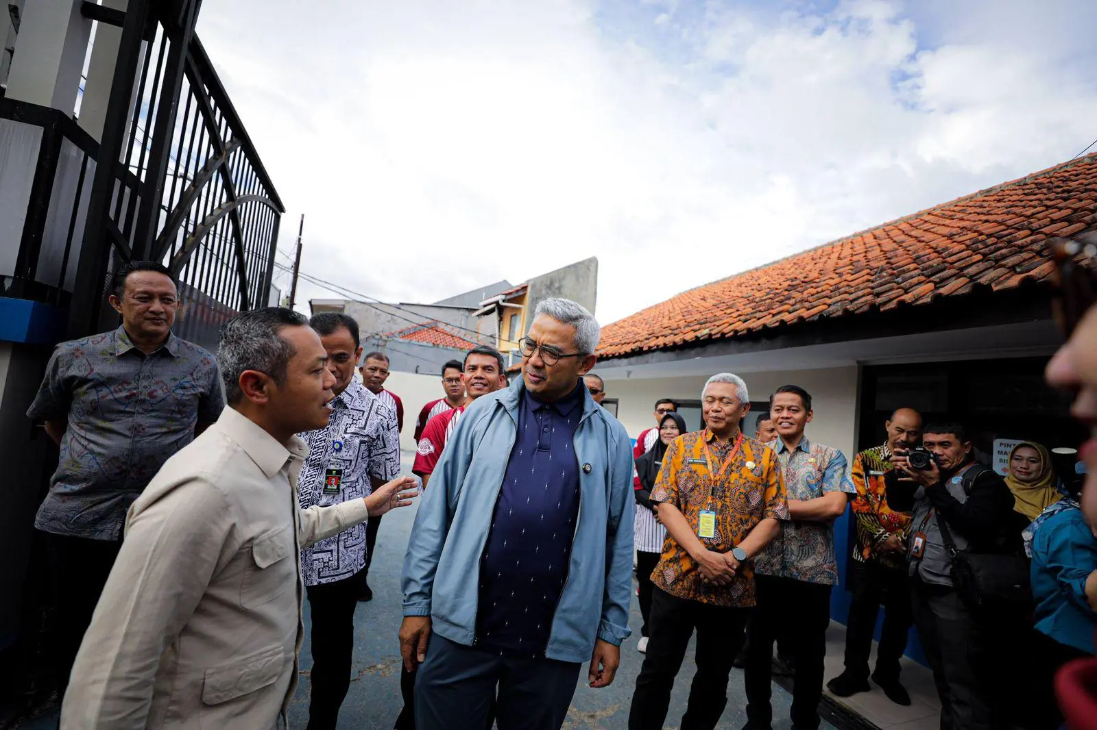 Bandung Jadi Pionir Jumat Bersih Nasional: Hidupkan Budaya Gotong Royong di Sekolah