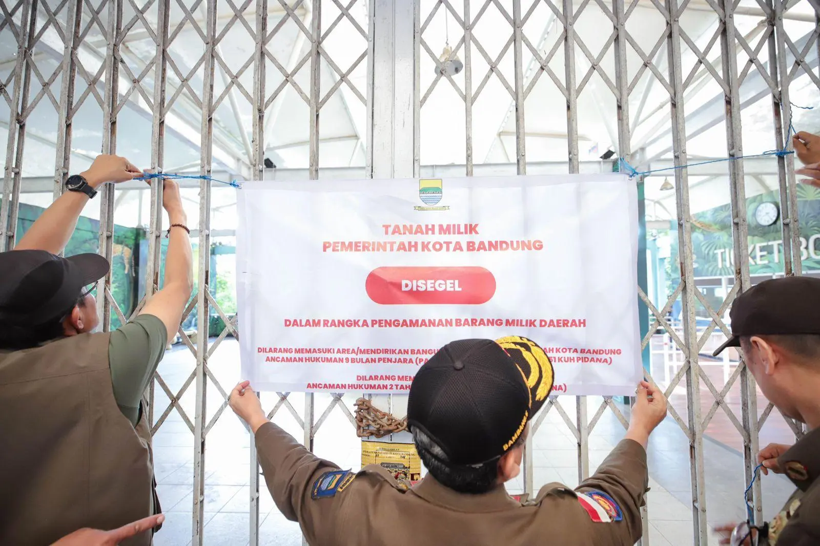 Pasca Izin Dicabut, Satpol PP Kota Bandung Siaga 24 Jam Jaga Kebun Binatang Tamansari