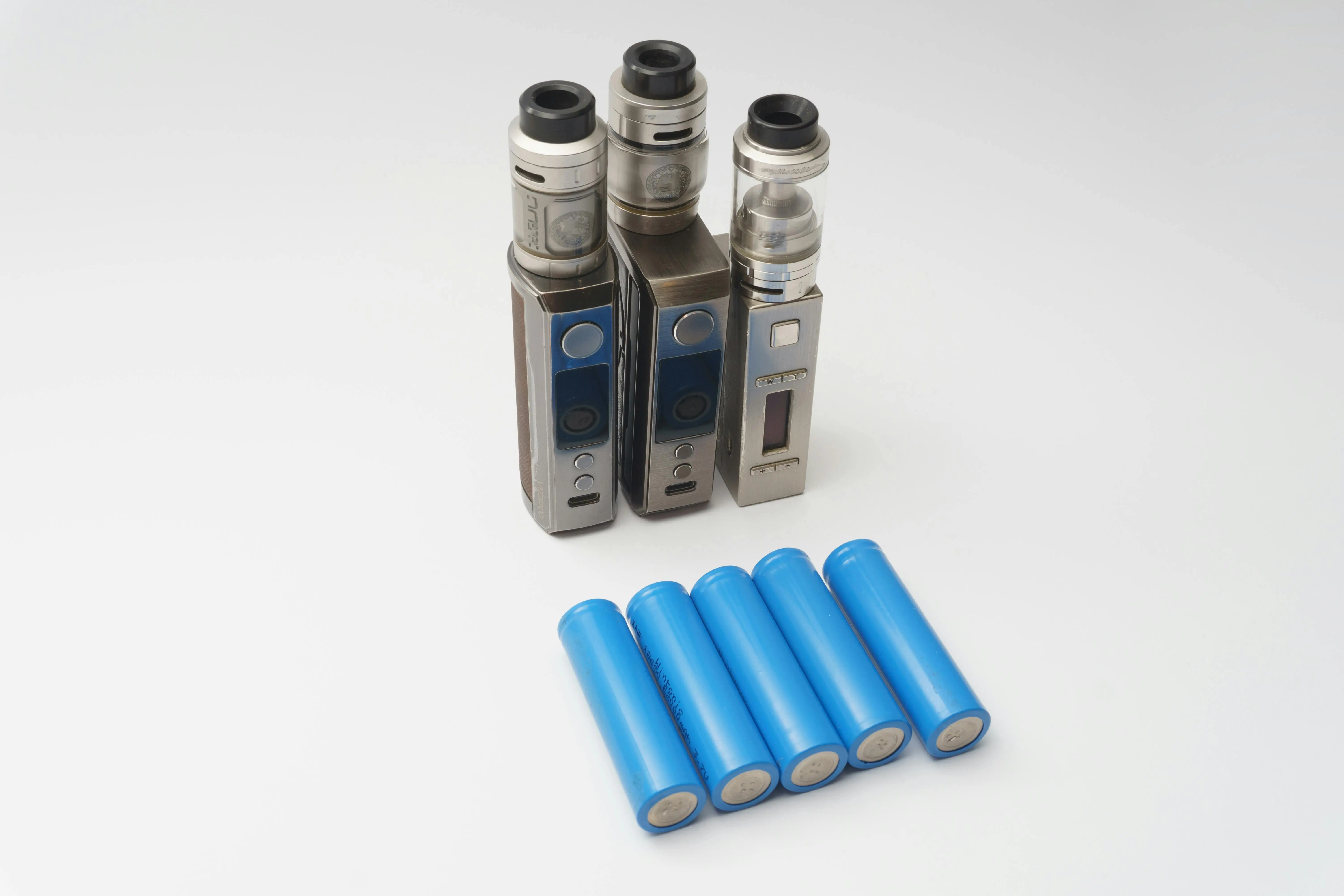 Ancaman Tersembunyi: Menguak Kandungan Zat Kimia Berbahaya dalam Aerosol Vape