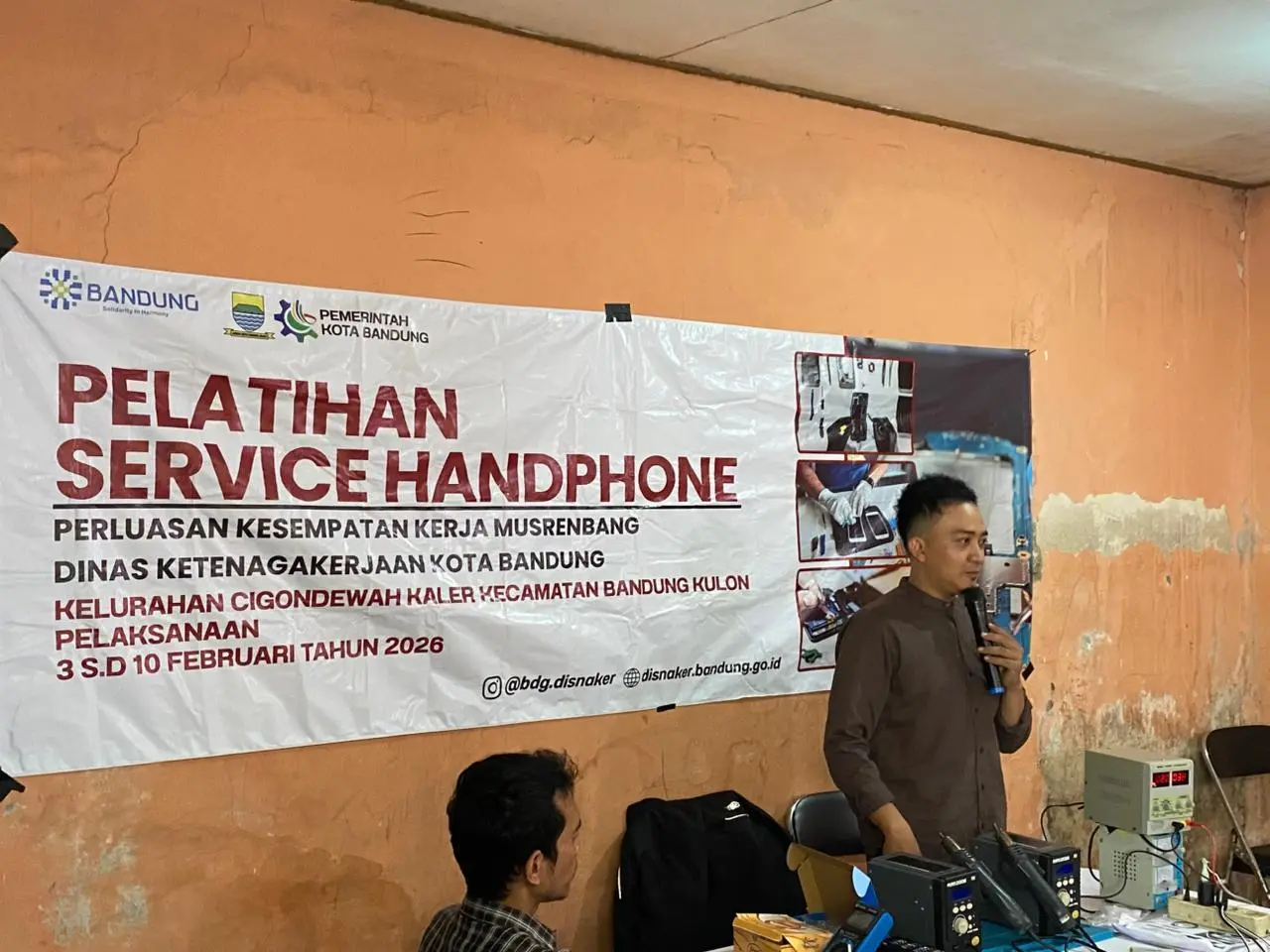 Disnaker Kota Bandung Gelar Pelatihan Servis HP Gratis untuk Tekan Pengangguran di Kota Kembang