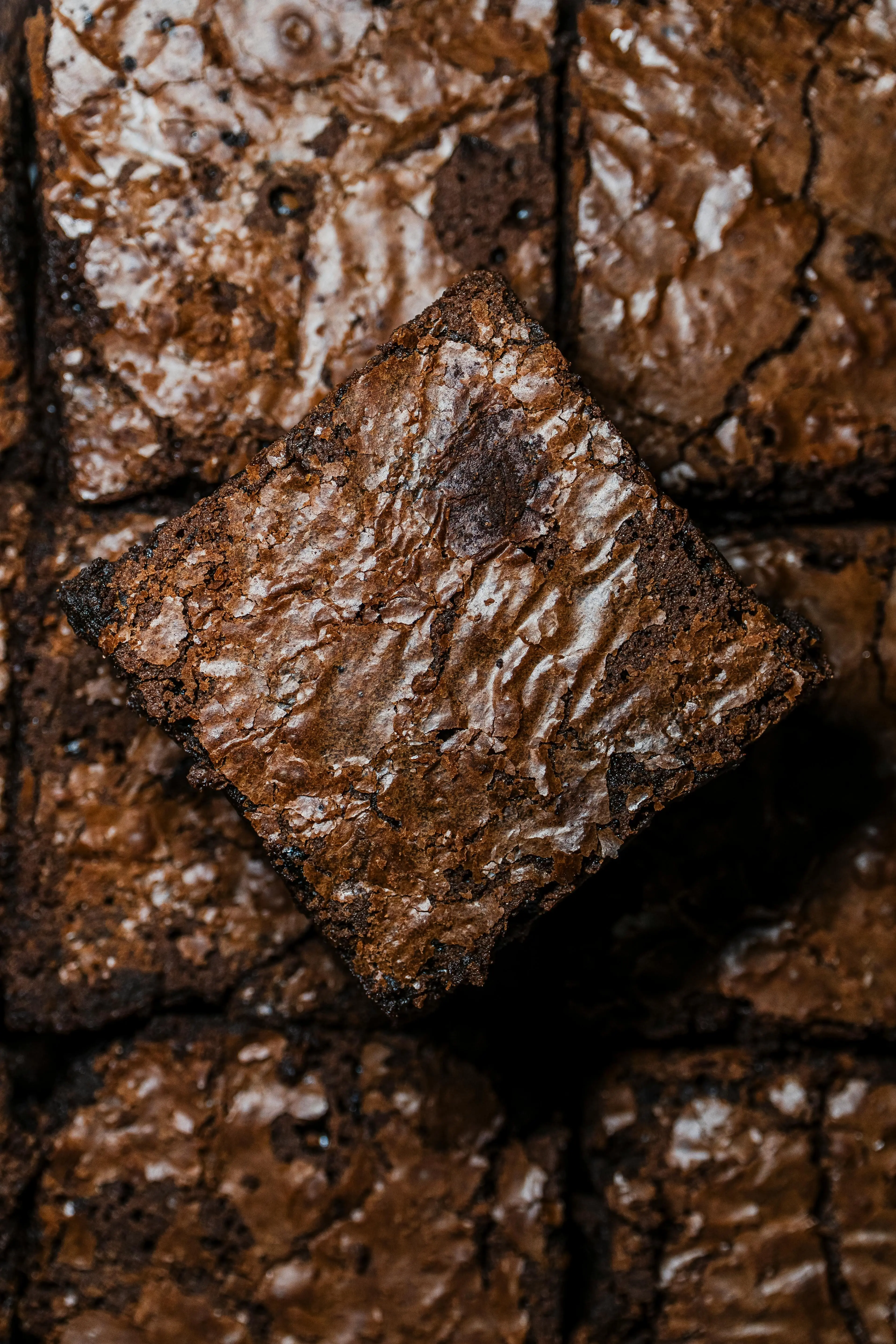 Mengapa Permukaan Brownies Retak dan Mengkilap? Menyingkap Sains di Balik Crackle Top
