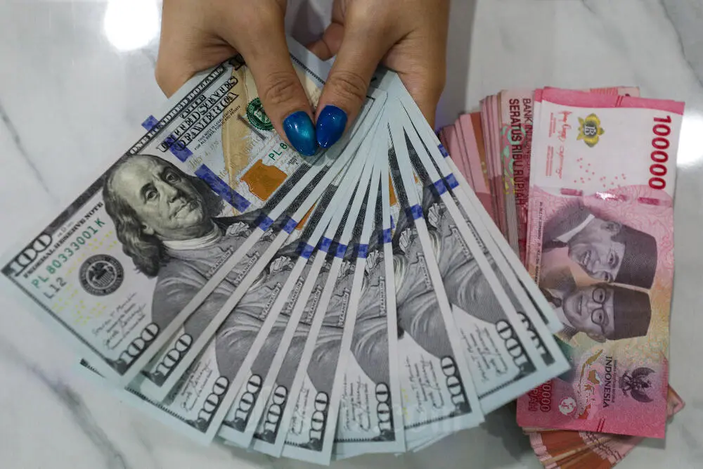 Efek Kurs Mata Uang: Kenapa Harga Smartphone di Indonesia Tergantung Dollar?