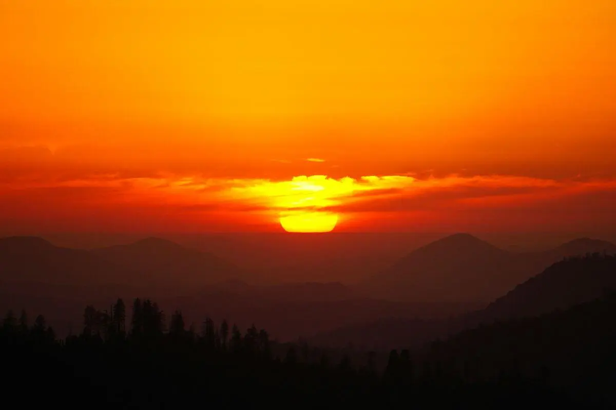 Ini Alasan Langit Berwarna Merah Saat Senja: Penjelasan Sains di Balik Keindahan Sunset