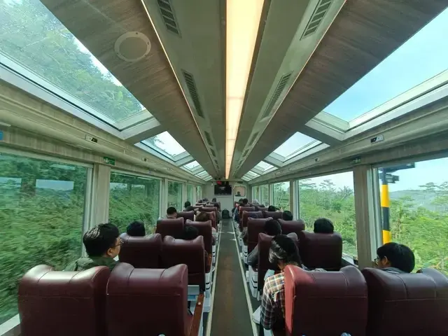 Kelebihan Kereta Panoramic: Menikmati Pemandangan Tanpa Batas dari Balik Kaca