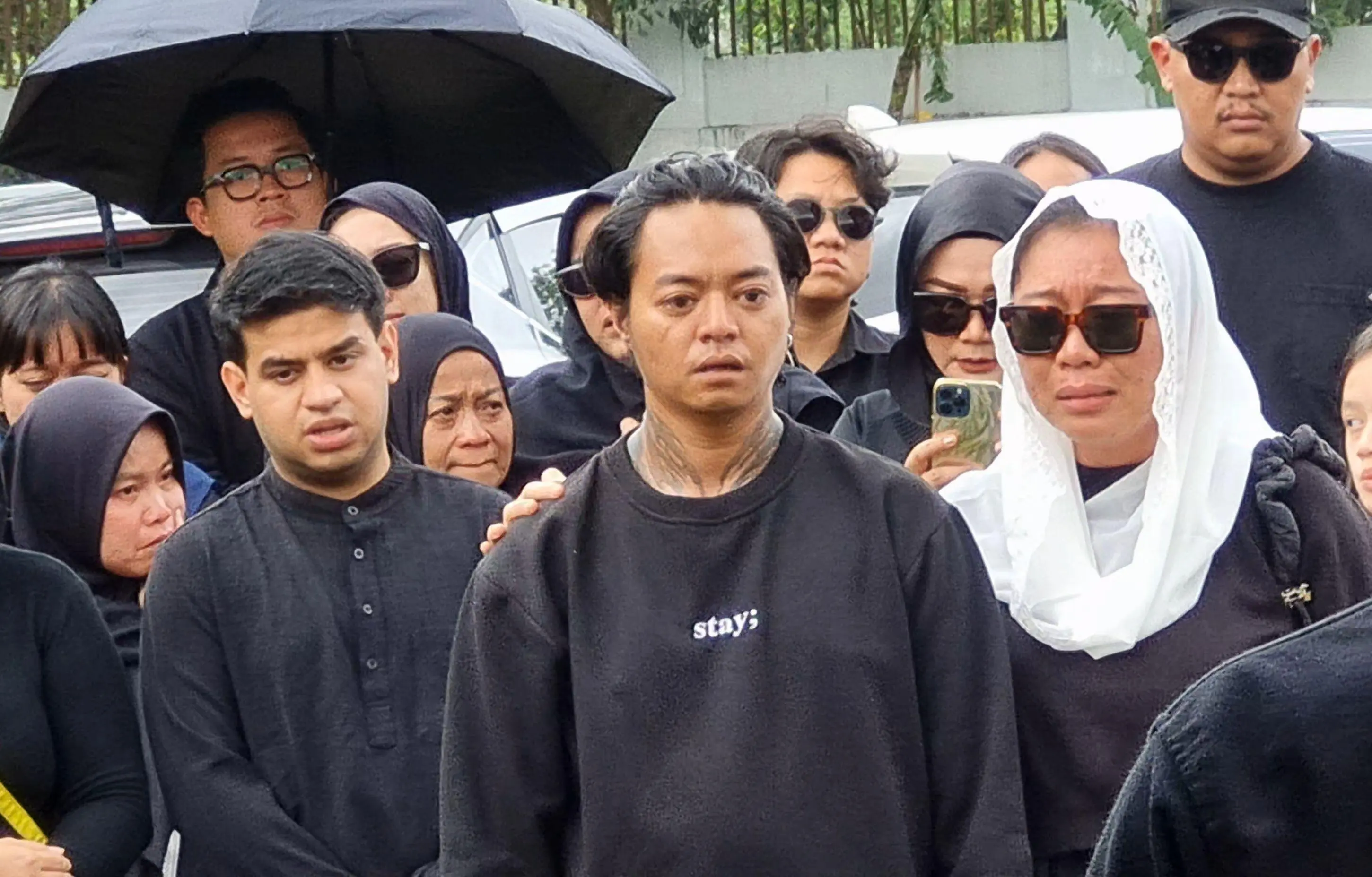Rekaman CCTV Lift Ungkap Momen Reza Arap Dampingi Jenazah Lula Lahfah