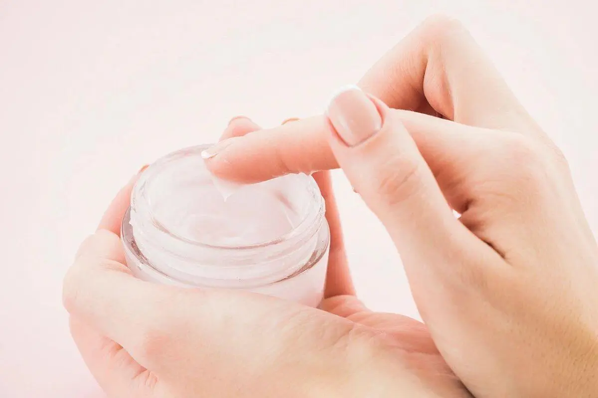 Mengenal Retinol: Bahan Ajaib untuk Awet Muda dan Cara Pakainya bagi Pemula
