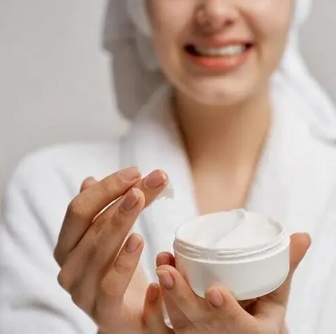Perbedaan Moisturizer Gel vs Krim: Mana yang Cocok untuk Kulit Berminyak?