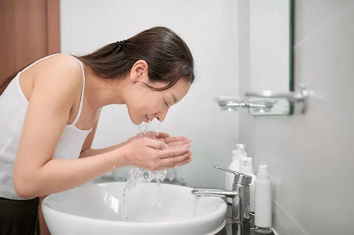 Tips Skincare Malam: Kenapa Tahapan Ini Lebih Penting untuk Perbaikan Kulit?