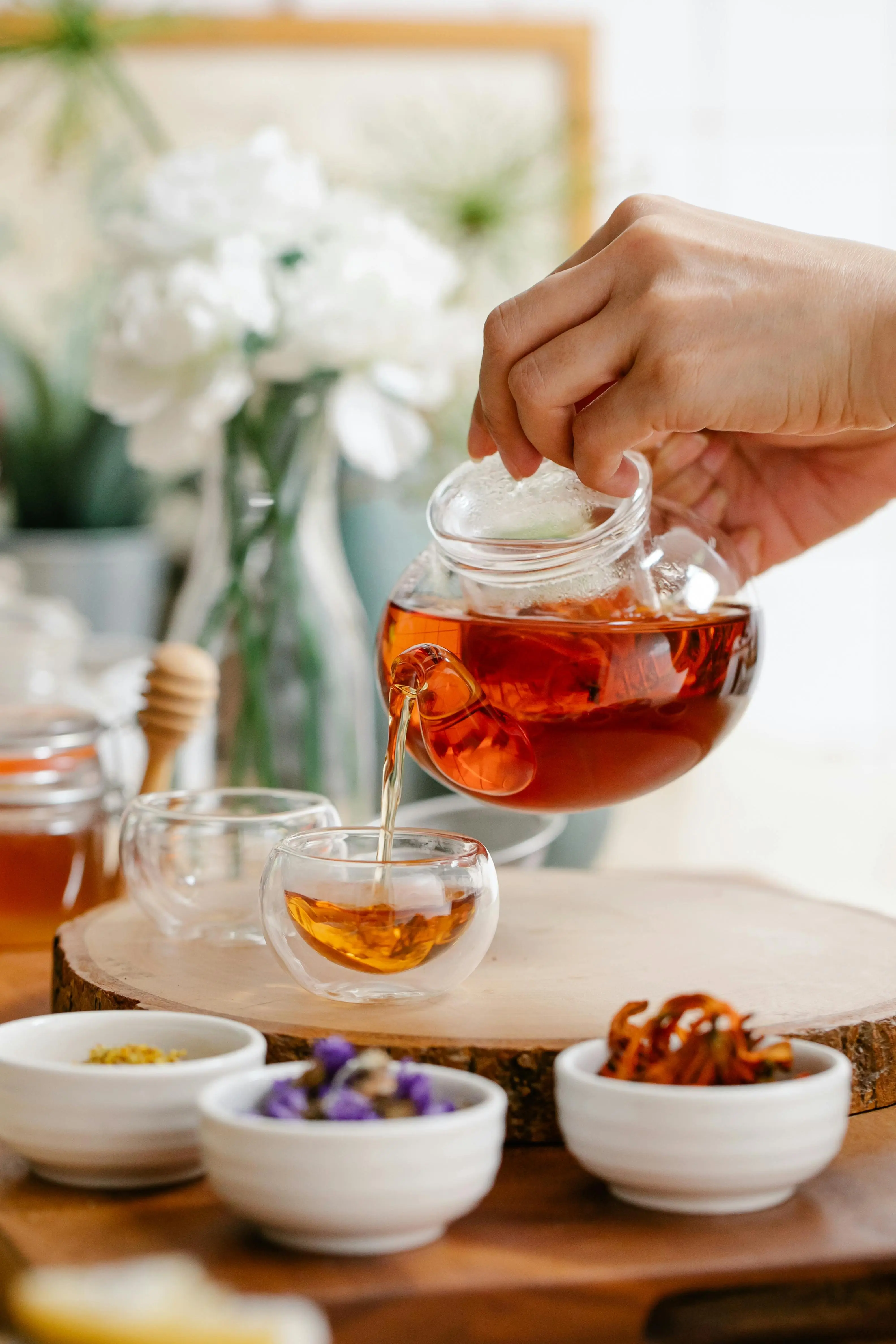 Sering Salah Kaprah, Inilah Perbedaan Mendasar Antara Teh Herbal dan Teh Sejati