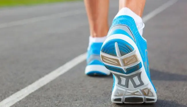 Kenapa Sepatu Running Tidak Disarankan untuk Jalan Kaki? Simak Risikonya bagi Kaki