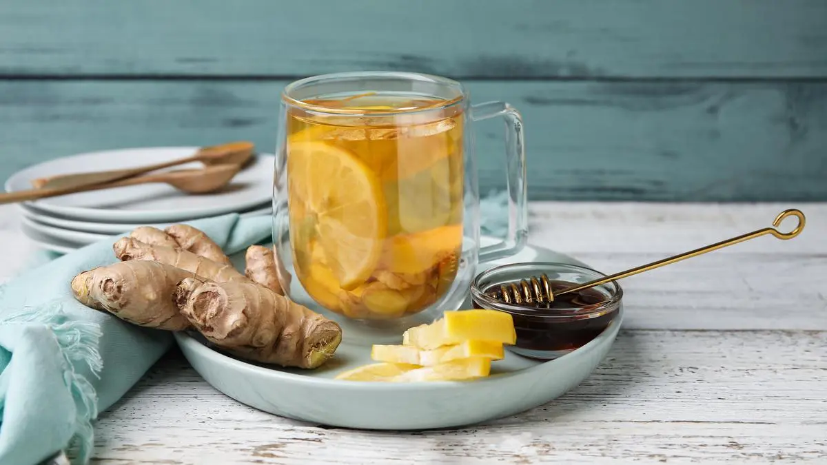 Resep Minuman Detox Alami: Bersihkan Racun Tubuh dengan Jahe dan Lemon