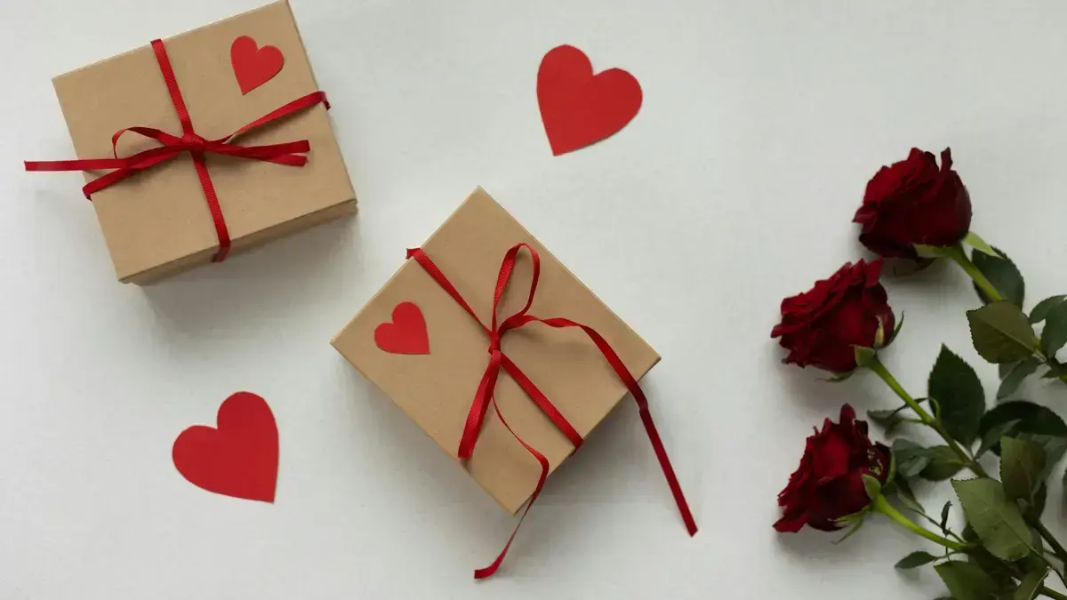 5 Ide Kado Valentine Sesuai Love Language, Dijamin Pasangan Makin Sayang!