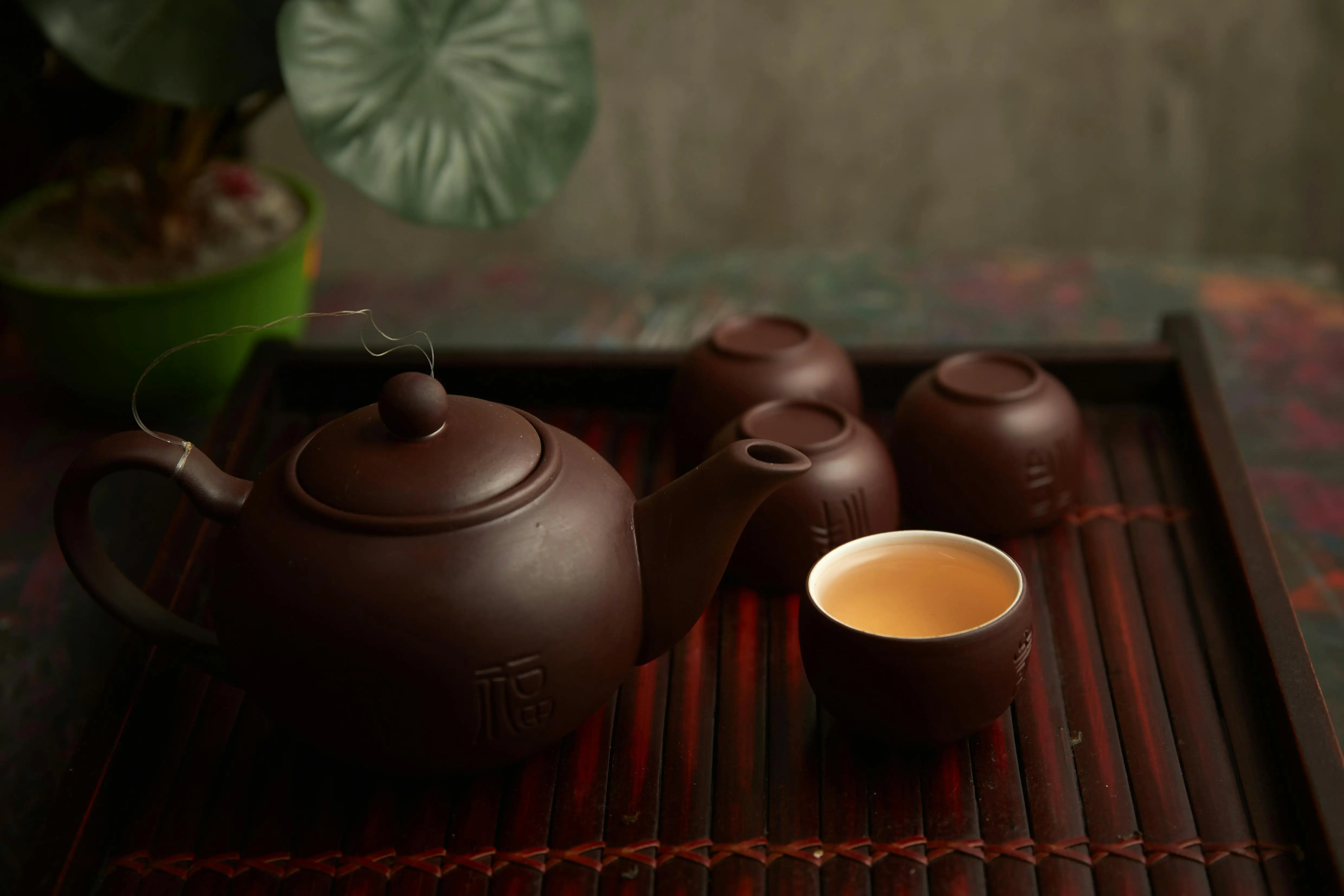 Menjelajahi Keunikan Teh Oolong: Jembatan Antara Tradisi Hijau dan Hitam
