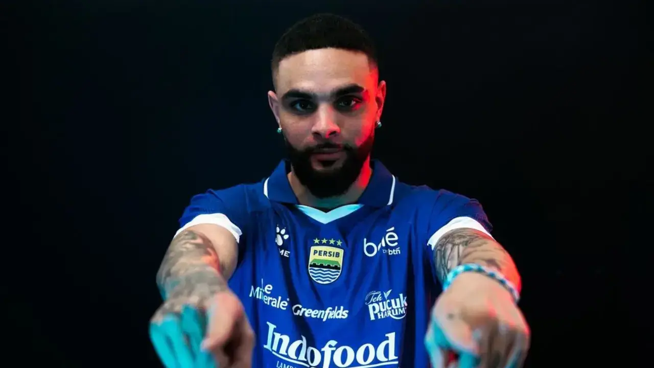 Resmi Berseragam Maung Bandung, Inilah Durasi dan Klausul Kontrak Eks Bintang PSG Layvin Kurzawa
