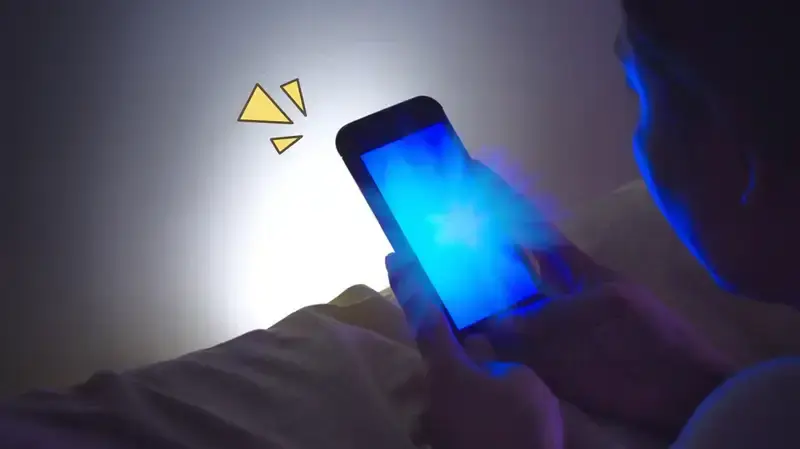 Layar HP Bikin Susah Tidur? Kenali Bahaya Blue Light bagi Mata dan Otakmu