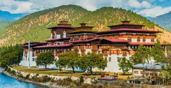 Mengenal Bhutan: Satu-satunya Negara di Dunia yang Mengukur Kesuksesan dari Kebahagiaan, Bukan Pendapatan