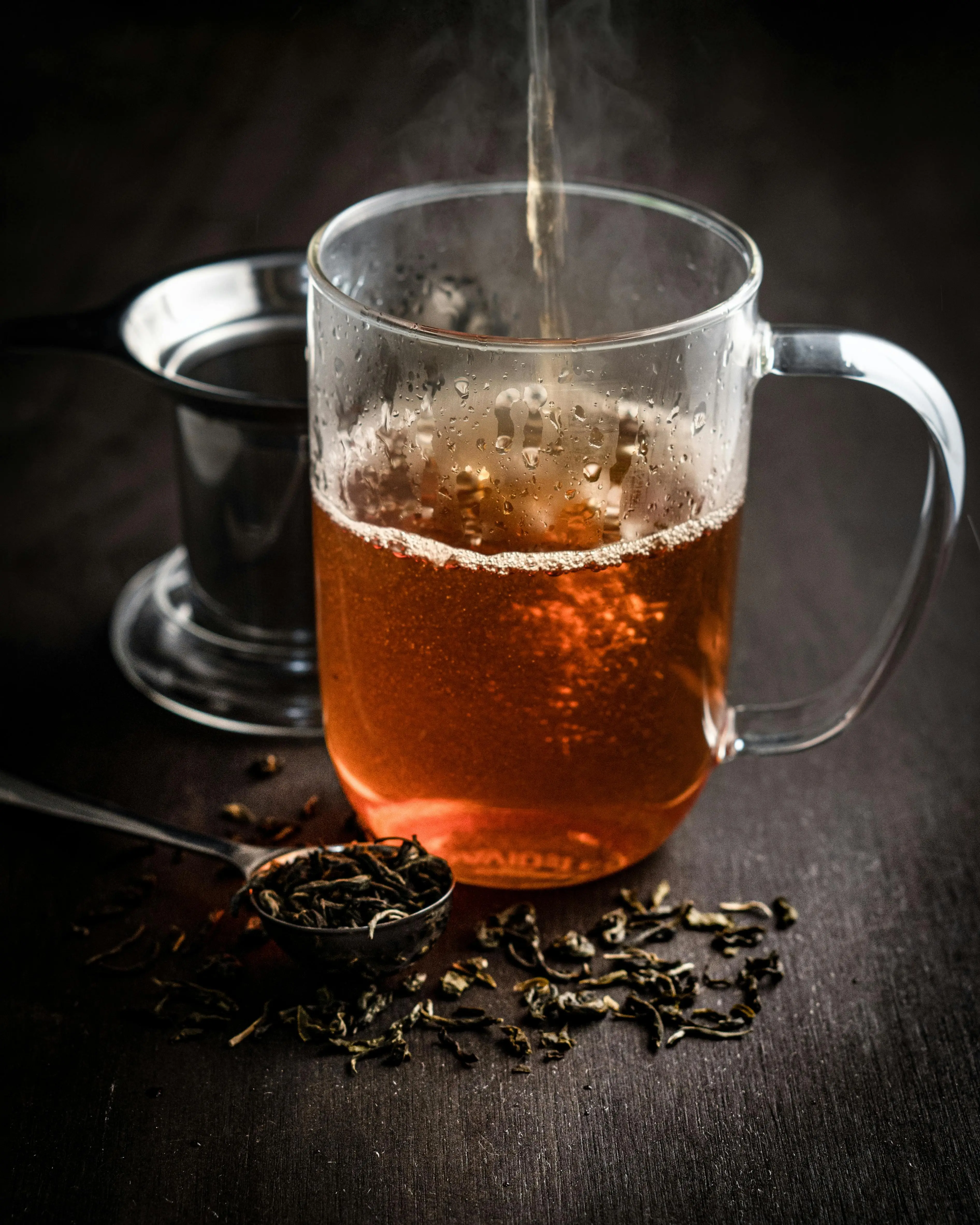 Dari Ladang ke Cangkir: Jejak Sejarah dan Evolusi Praktik Minum Teh Global