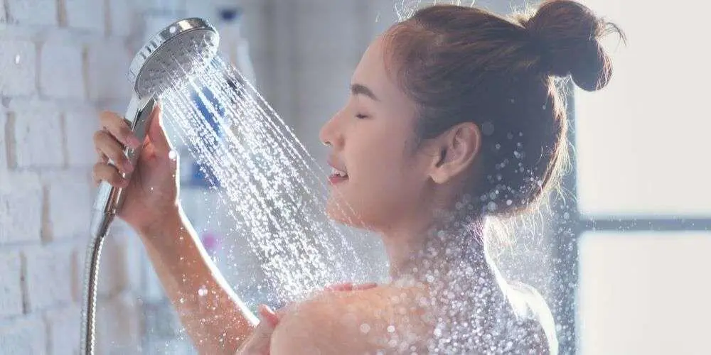 Kenapa Ide Cemerlang Sering Muncul Pas Lagi Mandi? Ini Penjelasannya!