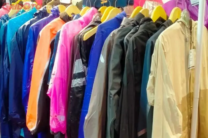 Bingung Pilih Jas Hujan? Ini 4 Rekomendasi Warna Paling Aman Agar Terhindar dari Kecelakaan
