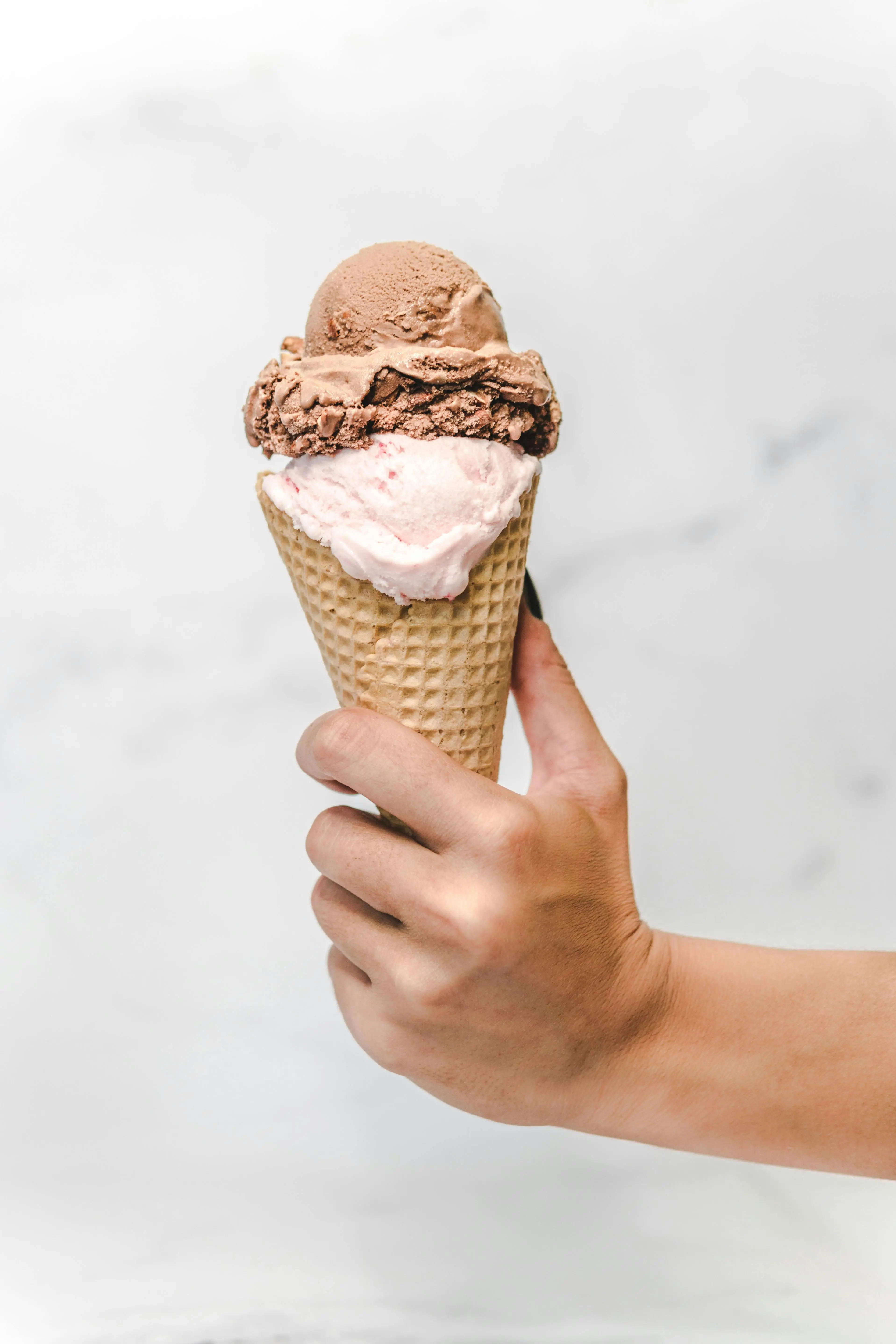 Dampak Konsumsi Es Krim Terhadap Kesehatan Metabolik: Tinjauan Komprehensif