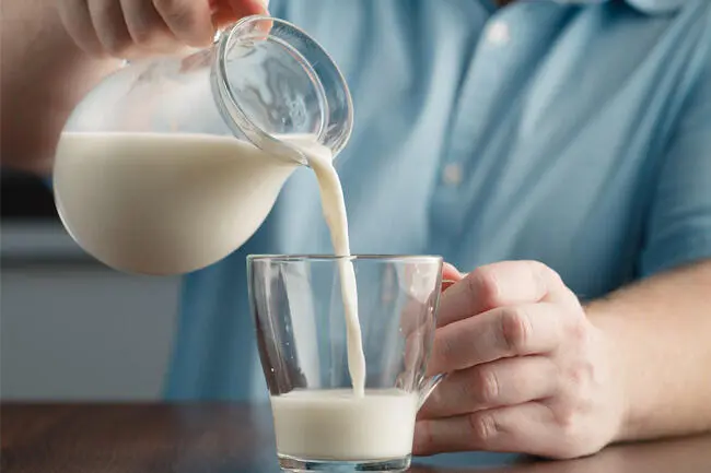 Mengonsumsi Segelas Susu Hangat Sebelum Tidur Ternyata Bukan Sekadar Sugesti, Ini Manfaat Medisnya