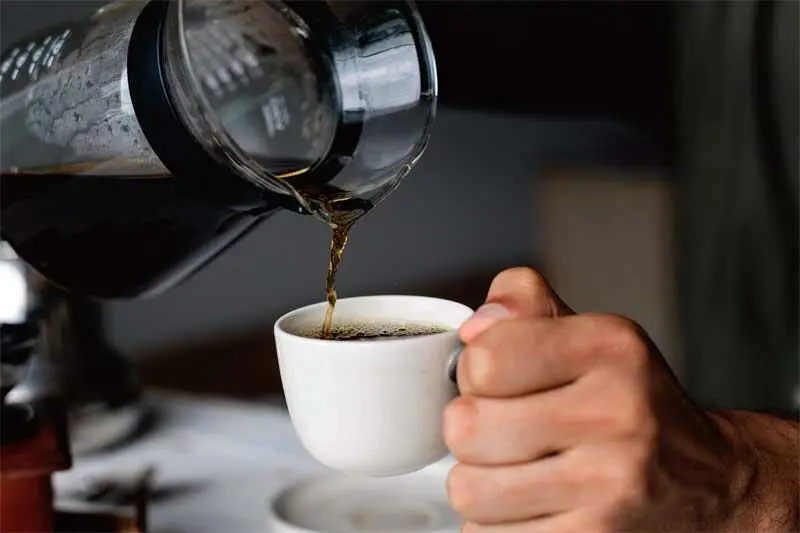 Bahaya Minum Kopi di Malam Hari: Dampak Kafein Terhadap Kualitas Tidur dan Kesehatan Jantung Anda