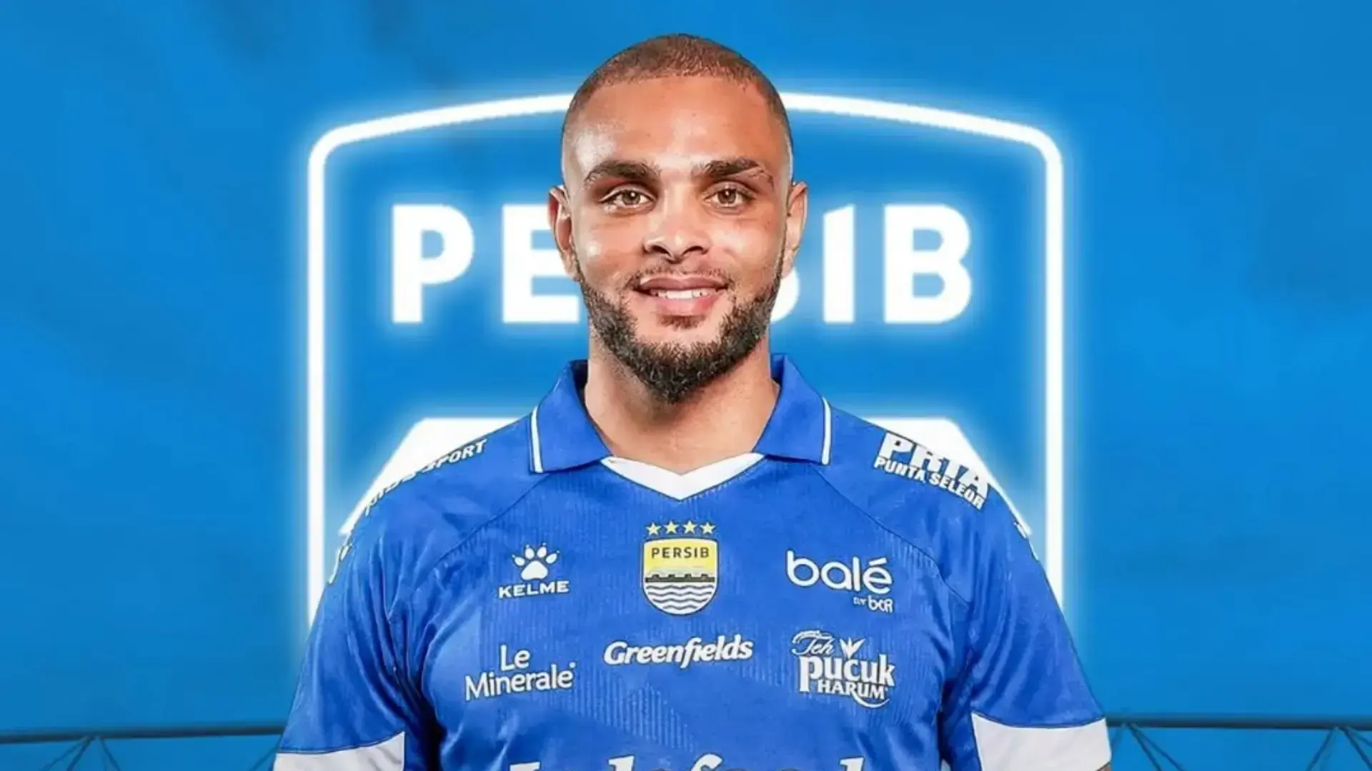 Mantan Bintang PSG Layvin Kurzawa Resmi Mendarat di Bandung, Siap Perkuat Lini Belakang Persib