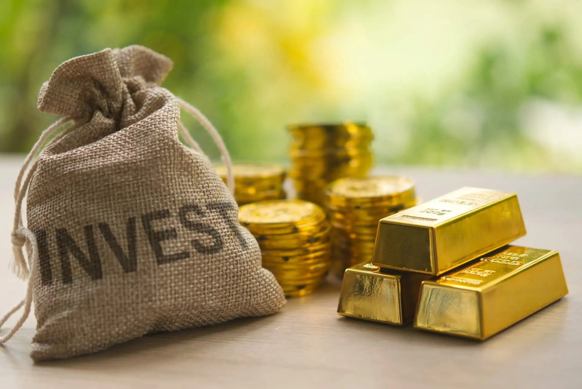 Investasi vs Menabung Biasa: Mana yang Lebih Menguntungkan untuk Anak Muda?