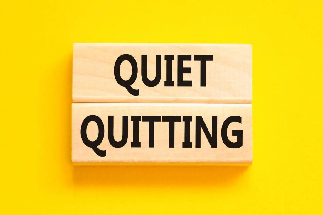 Kenali Quiet Quitting: Tanda Kamu Lelah Mental di Kantor dan Cara Mengatasinya
