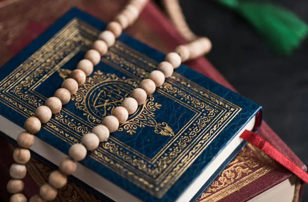 Terang di Antara Dua Jumat: Keutamaan Al-Kahfi sebagai Pelindung dari Fitnah Dajjal