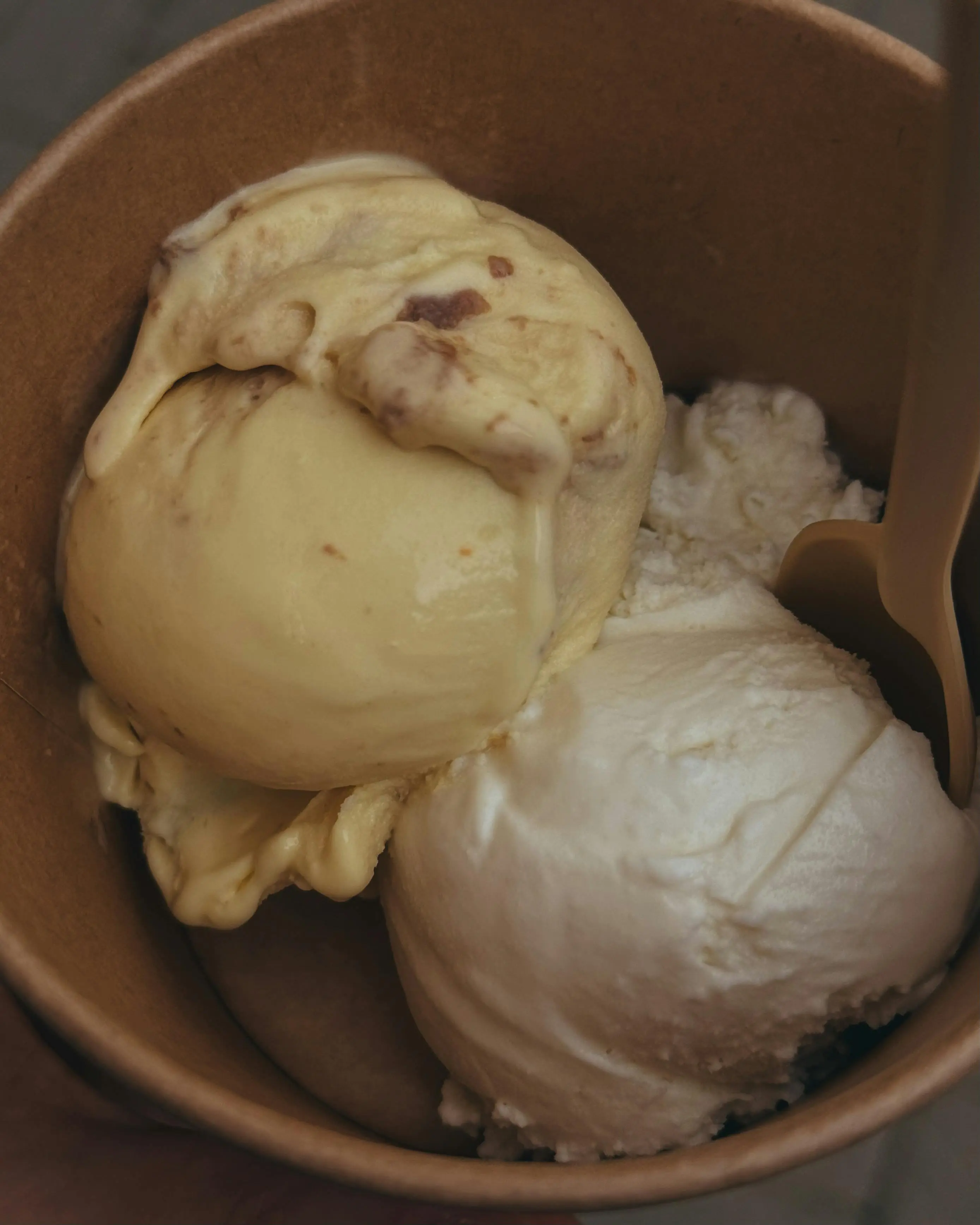 Bukan Sekadar Dingin! Ini Rahasia Tersembunyi di Balik Perang Tekstur Es Krim Tradisional vs Modern