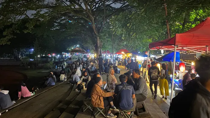 Lapar Tengah Malam? Inilah 4 Kuliner Malam Bandung yang Legendaris dan Wajib Dicoba Sekali Seumur Hidup
