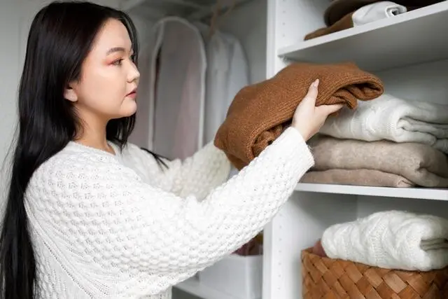 Baju Jadi Bau? Ini Cara Mudah Menghilangkan Bau Apek di Lemari Pakaian secara Alami