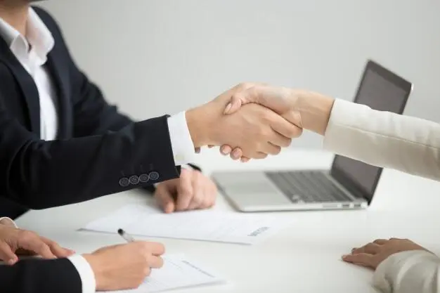 Fresh Graduate Wajib Tahu! Langkah Strategis Biar Gaji Pertamamu Nggak Kena Standar Minimal