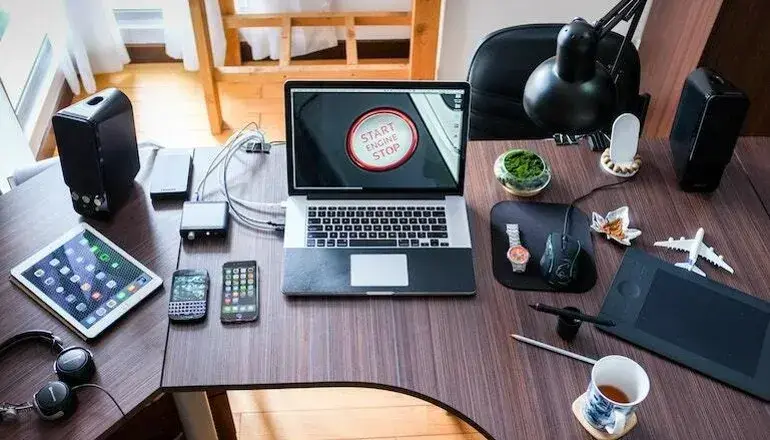 Ruang Kerja Estetik Bukan Sekadar Tren: Inilah Pengaruh Meja Minimalis Terhadap Kecepatan Otak