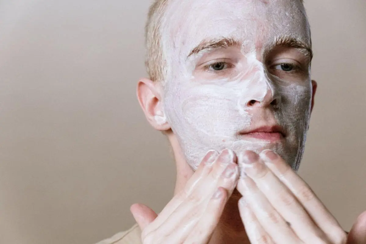 Gak Pake Lama! Panduan Skincare 3 Langkah untuk Pria yang Ingin Wajah Bersih