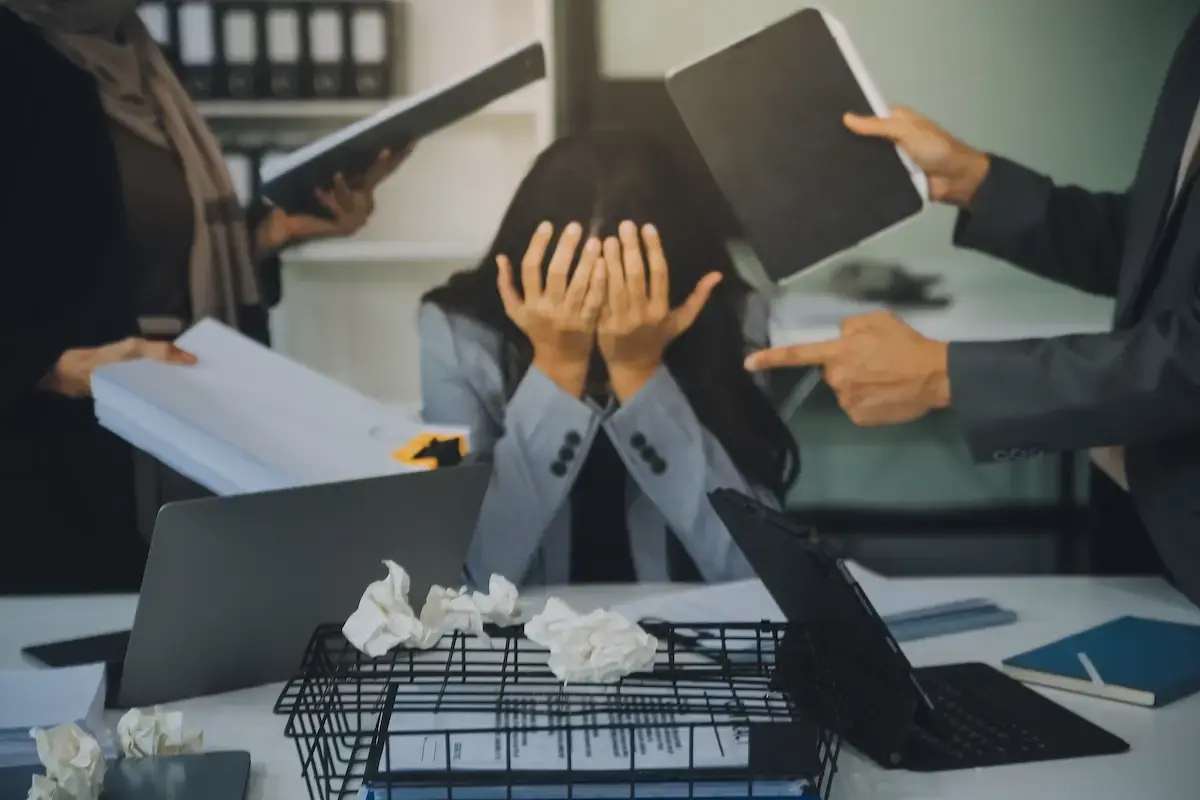 Atasan Bikin Stres? Ini Strategi Bertahan di Lingkungan Kerja Toxic Tanpa Perlu Resign