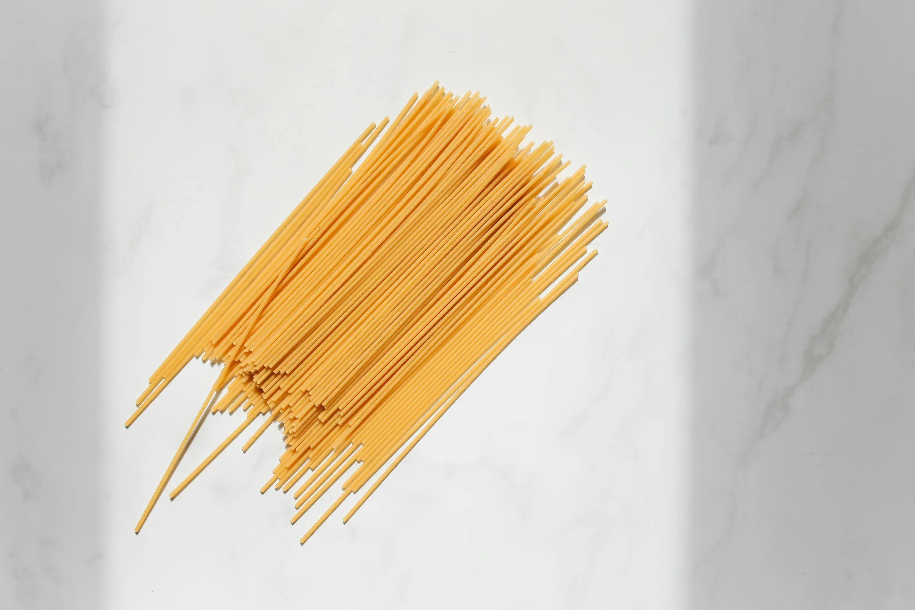 Memahami Perbedaan Esensial antara Spageti Instan dan Spageti Tradisional