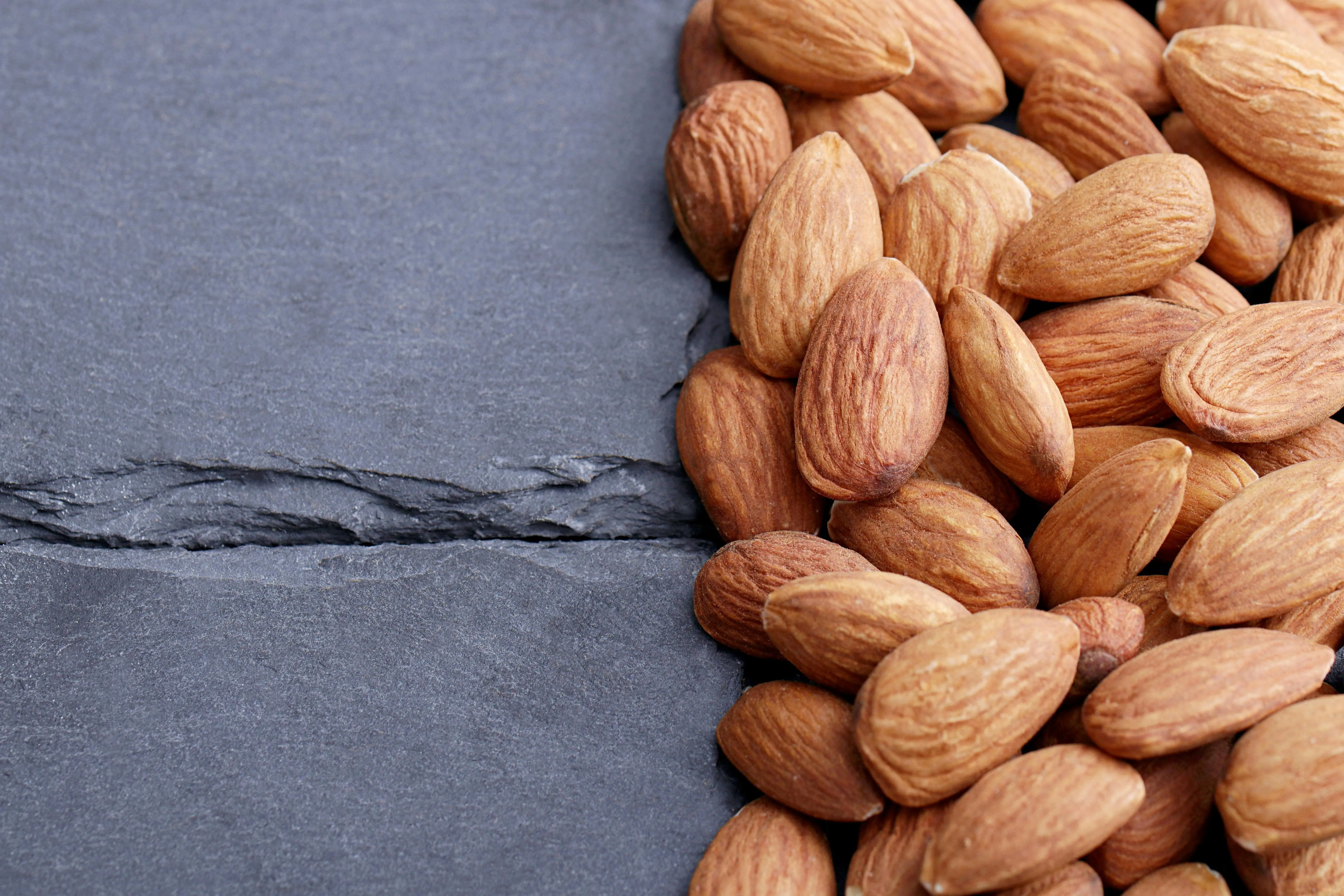 Rahasia Di Balik Gurihnya Inovasi Almond: Nutrisi Tinggi dan Jejak Karbon Rendah
