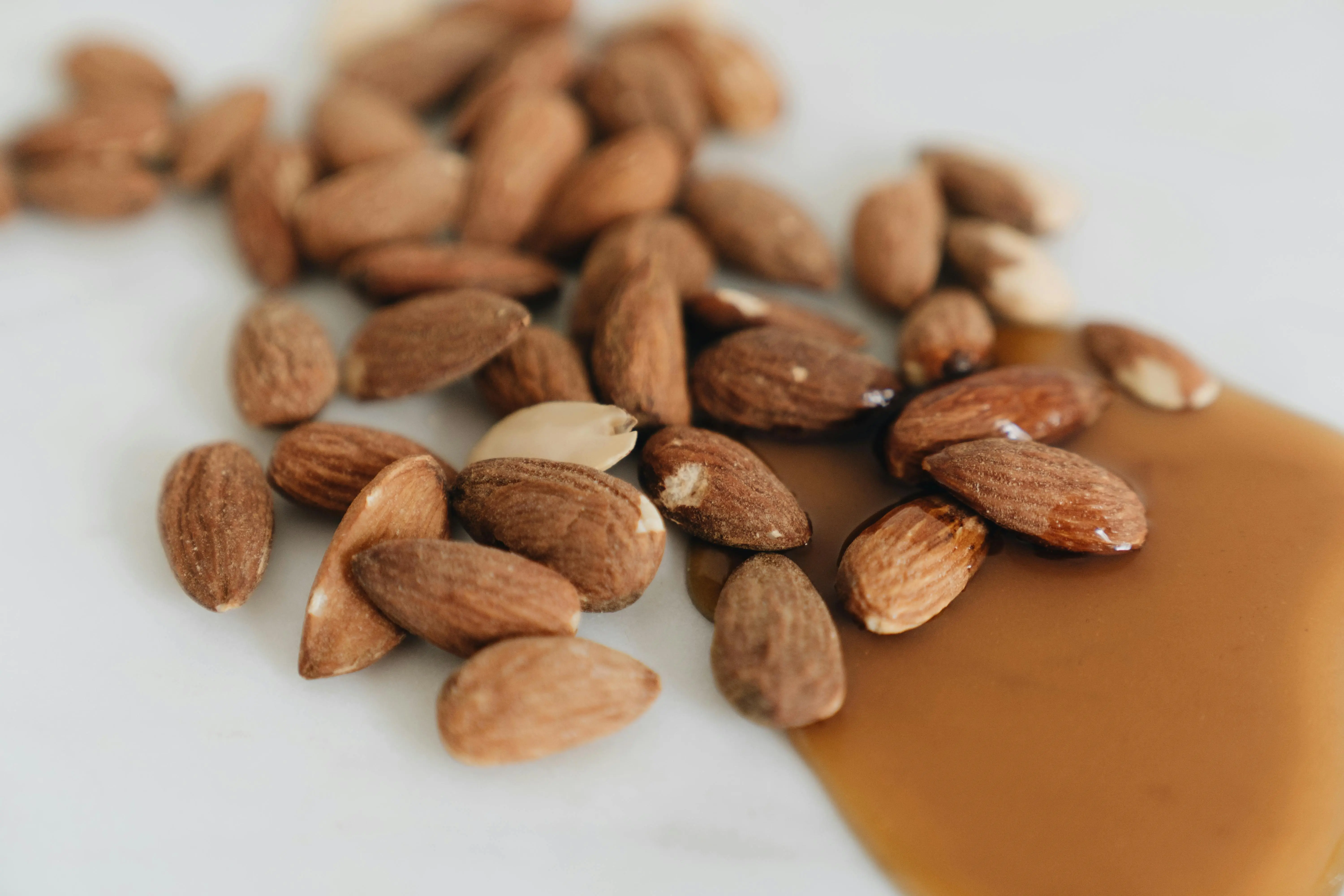 Lebih dari Sekadar Camilan, Inilah Alasan Almond Menjadi Investasi Kesehatan Terbaik Anda