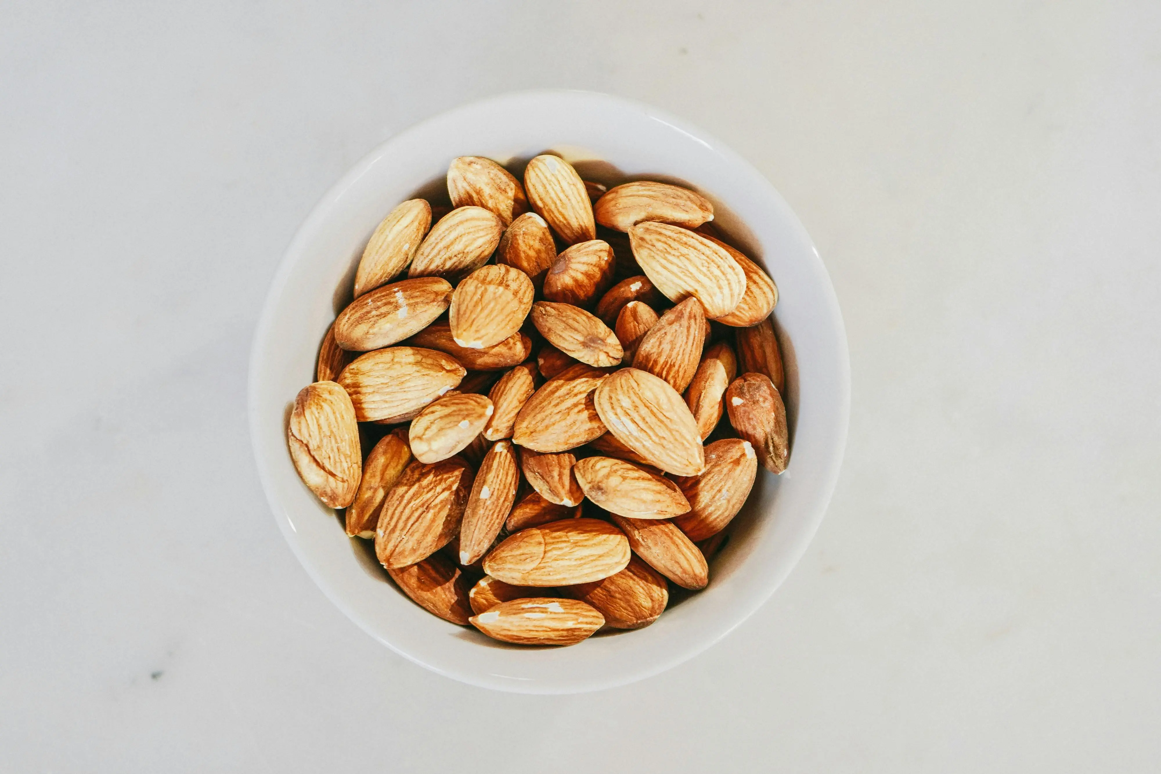 Rahasia di Balik Ledakan Konsumsi Almond Global: Mengapa Banyak yang Menyukainya?